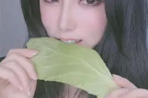 顶流女星红毯互撕太刺激！站位暗战+造型翻车现场曝光内娱潜规则被扒