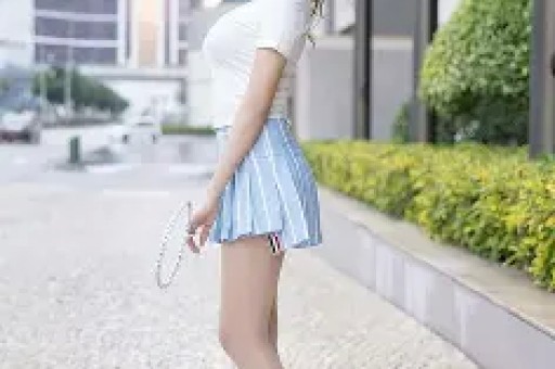 央视女主持被传包养4男、嫁70岁富豪20年后一张照片打脸众人
