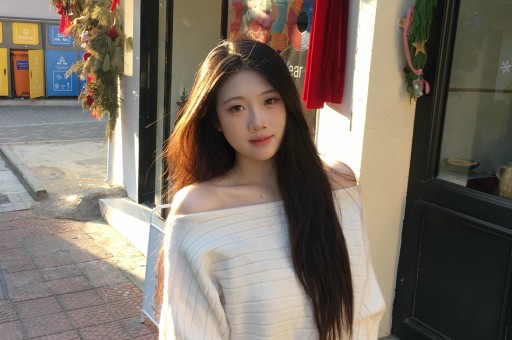 荣梓杉塌房出轨打人传私密照声明造假网友：他才19岁就烂了