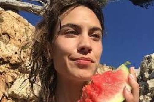 曝某知名女演员婚内出轨拍戏时与剧组男星乱搞被前夫当场抓包